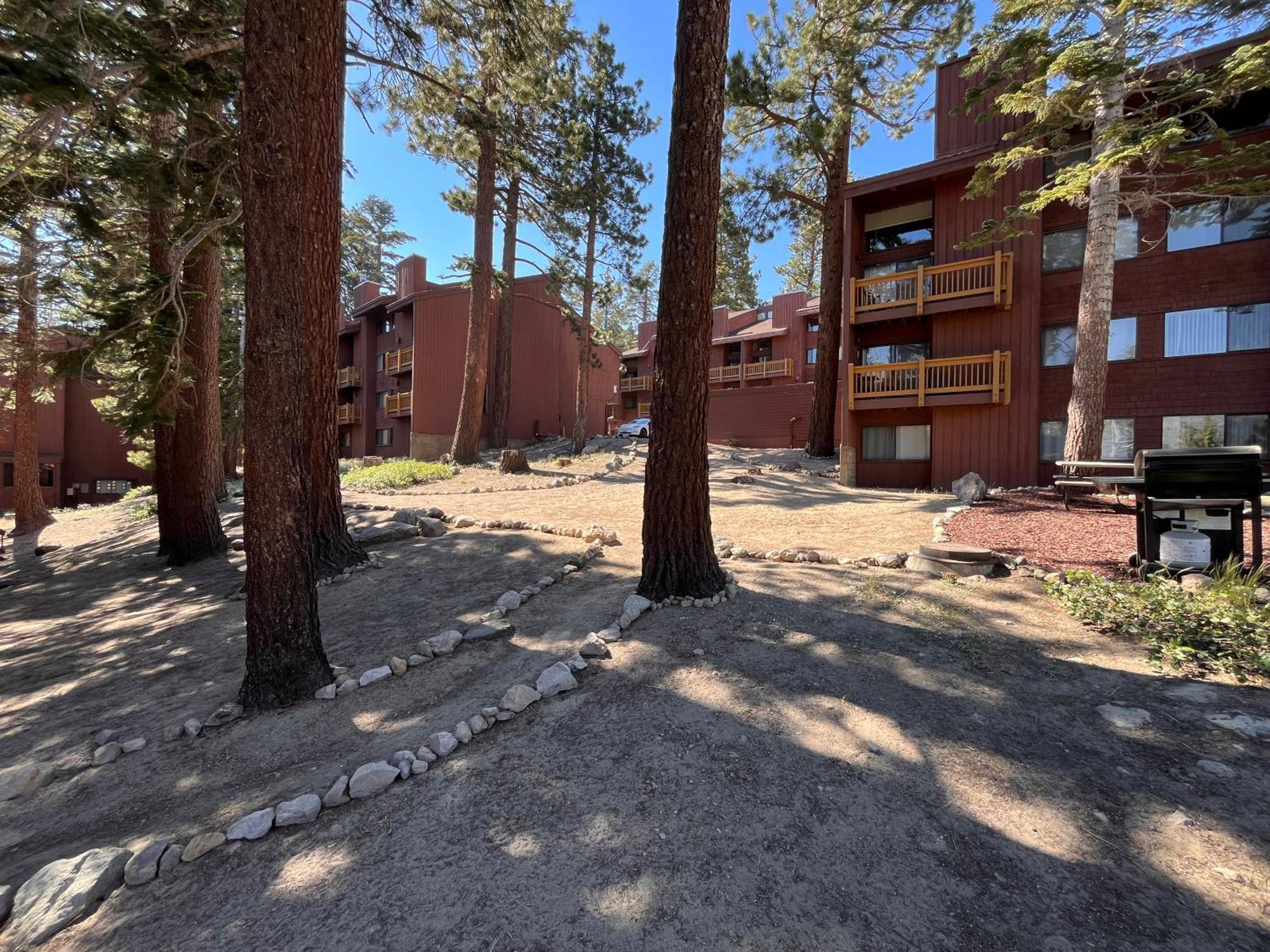 Tastefully Remodeled At Mammoth & Racquet Club, Hot Tub, Garage, 10 Min Walk To Lifts * Mammoth Lakes
