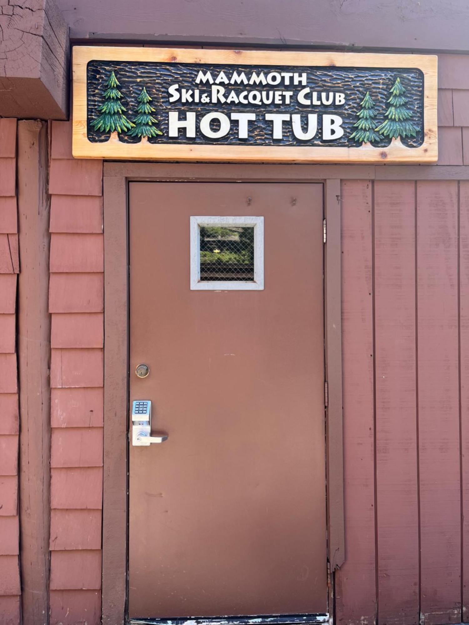 Apartment Tastefully Remodeled At Mammoth & Racquet Club, Hot Tub, Garage, 10 Min Walk To Lifts *