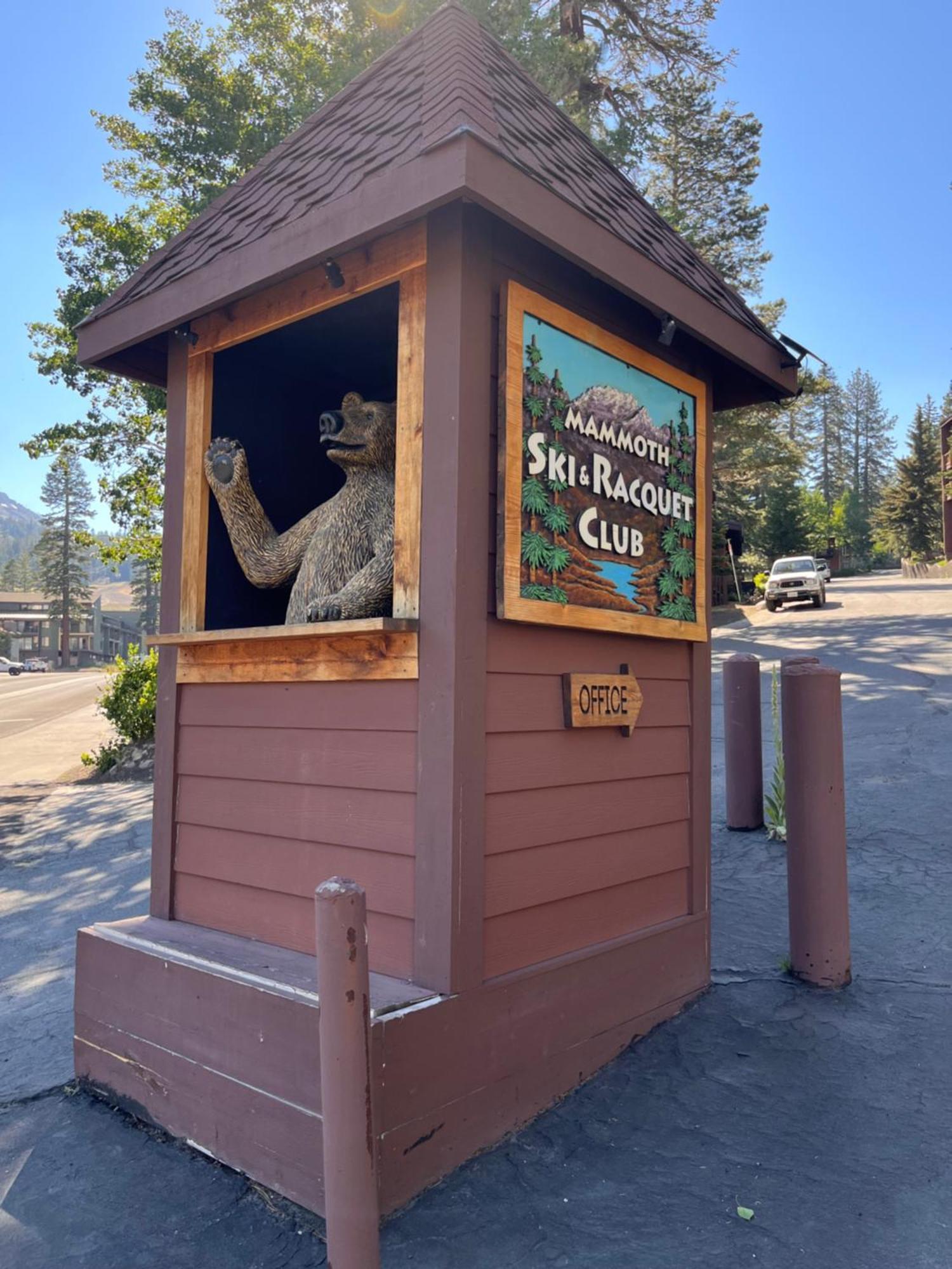 Apartment Tastefully Remodeled At Mammoth & Racquet Club, Hot Tub, Garage, 10 Min Walk To Lifts Mammoth Lakes