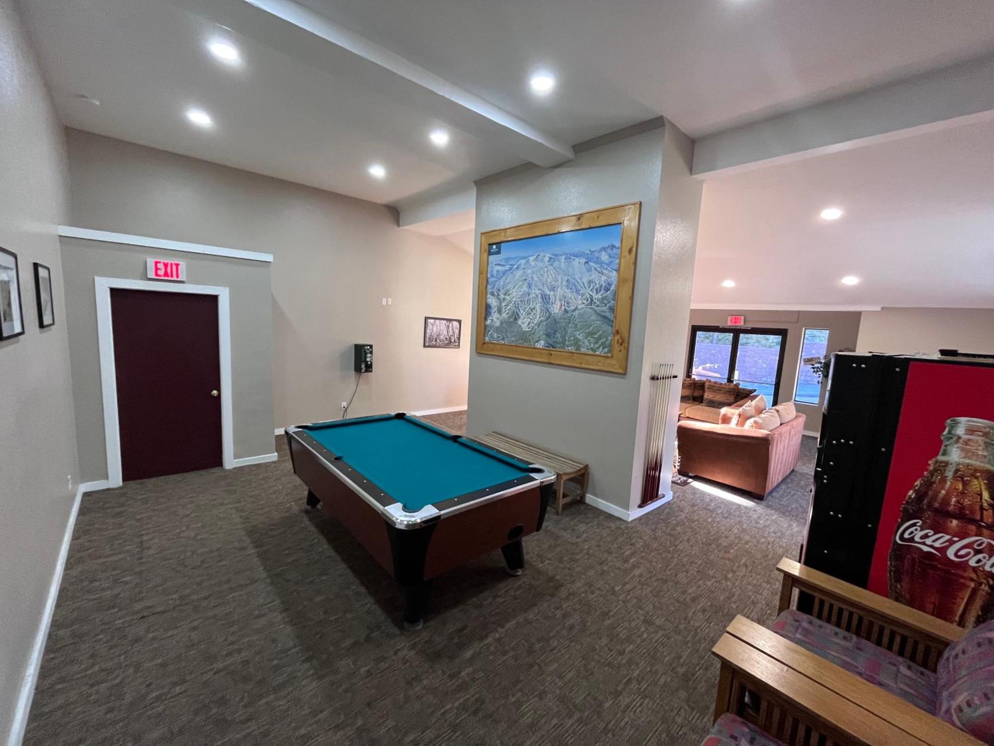 Tastefully Remodeled At Mammoth & Racquet Club, Hot Tub, Garage, 10 Min Walk To Lifts * Mammoth Lakes