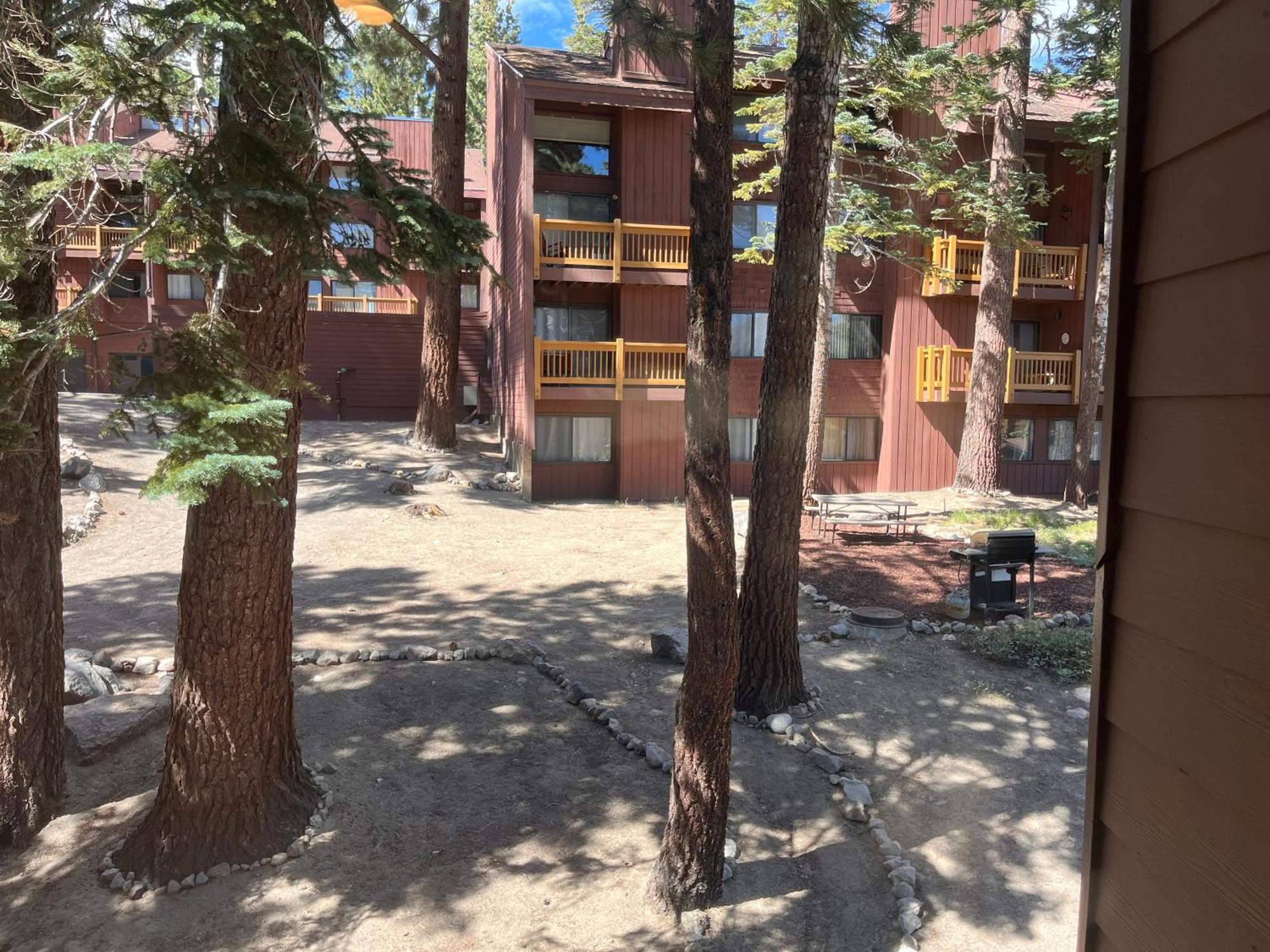 Tastefully Remodeled At Mammoth & Racquet Club, Hot Tub, Garage, 10 Min Walk To Lifts Apartment *