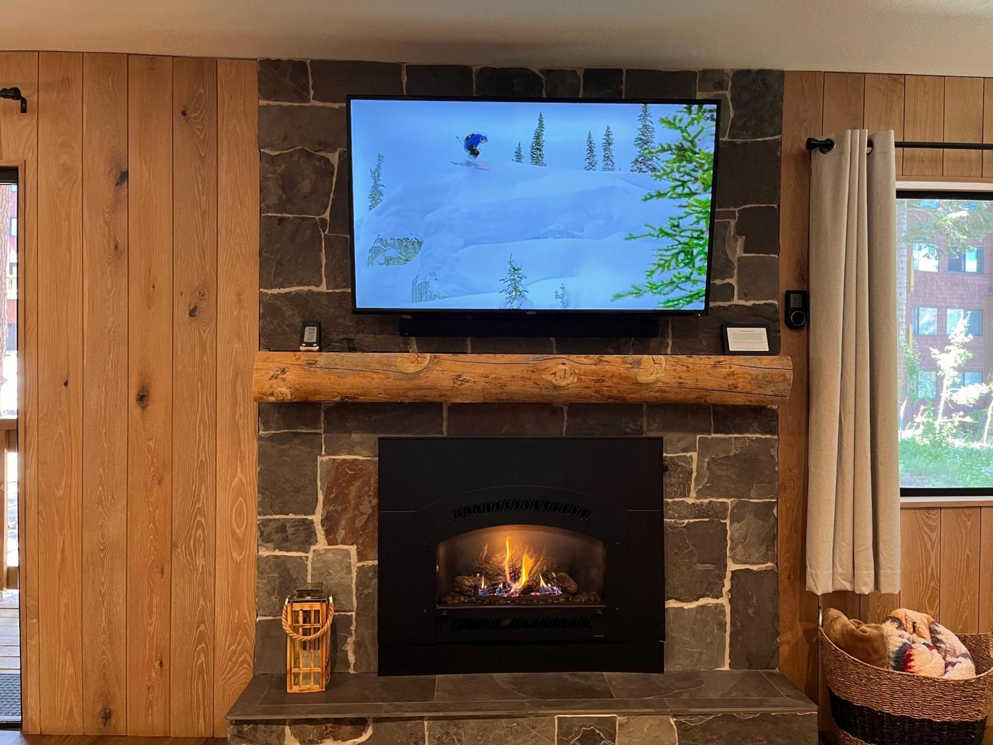 Tastefully Remodeled At Mammoth & Racquet Club, Hot Tub, Garage, 10 Min Walk To Lifts Apartment Mammoth Lakes