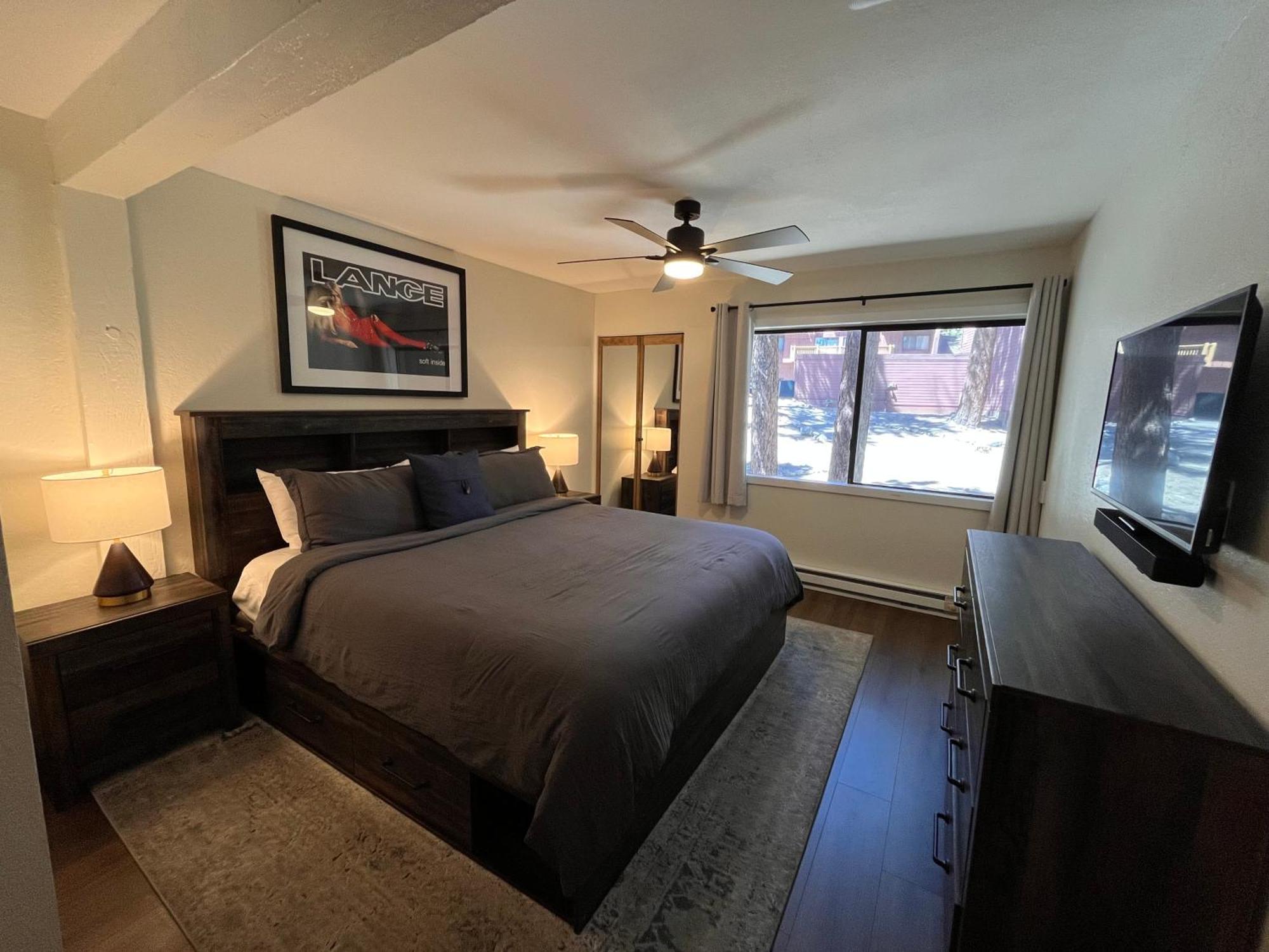 Tastefully Remodeled At Mammoth & Racquet Club, Hot Tub, Garage, 10 Min Walk To Lifts Apartment