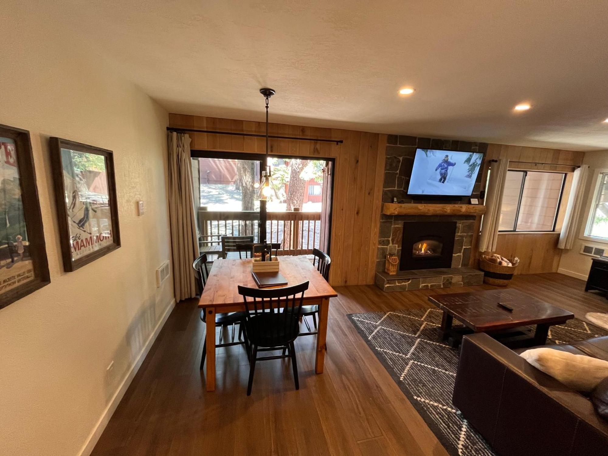 Apartment Tastefully Remodeled At Mammoth & Racquet Club, Hot Tub, Garage, 10 Min Walk To Lifts
