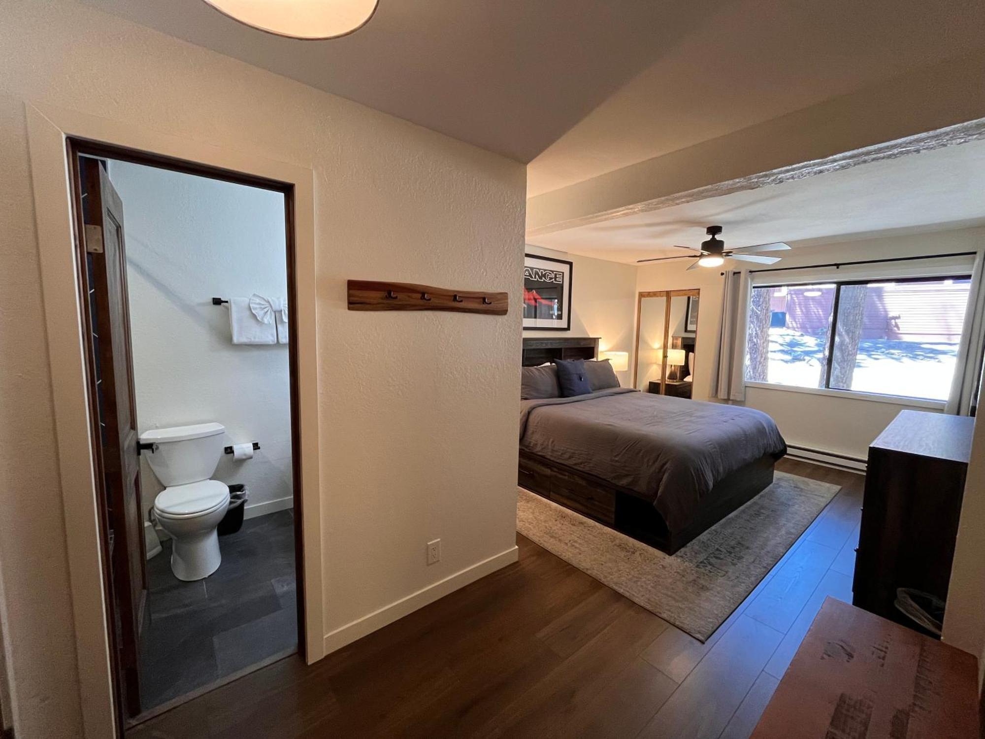 Apartment Tastefully Remodeled At Mammoth & Racquet Club, Hot Tub, Garage, 10 Min Walk To Lifts Mammoth Lakes