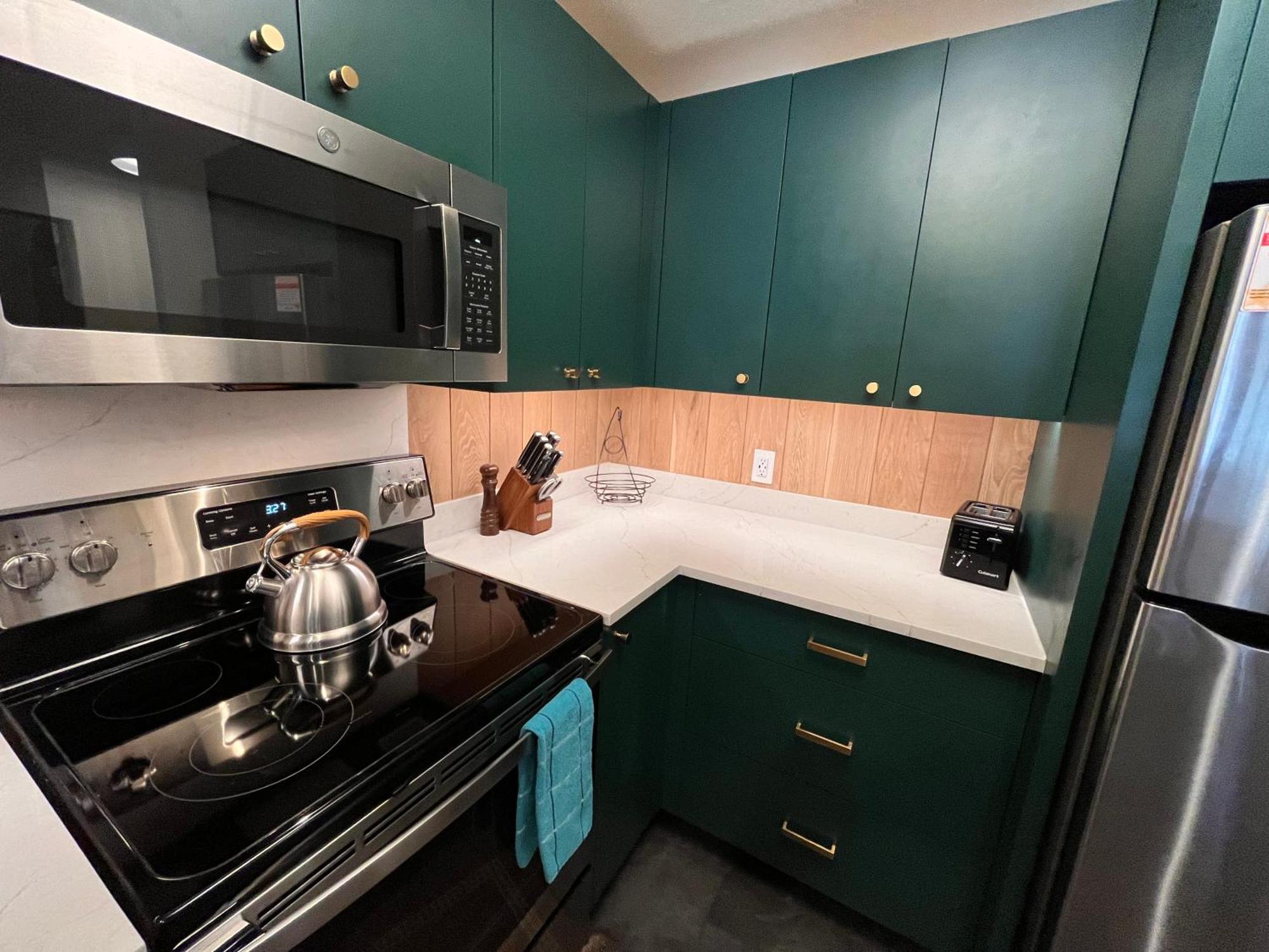 Tastefully Remodeled At Mammoth & Racquet Club, Hot Tub, Garage, 10 Min Walk To Lifts *