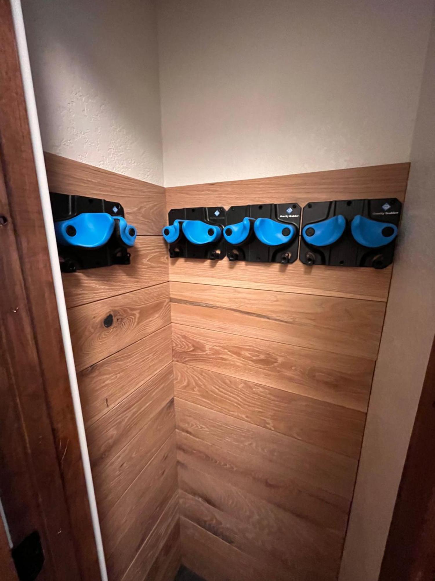 Tastefully Remodeled At Mammoth & Racquet Club, Hot Tub, Garage, 10 Min Walk To Lifts * Mammoth Lakes