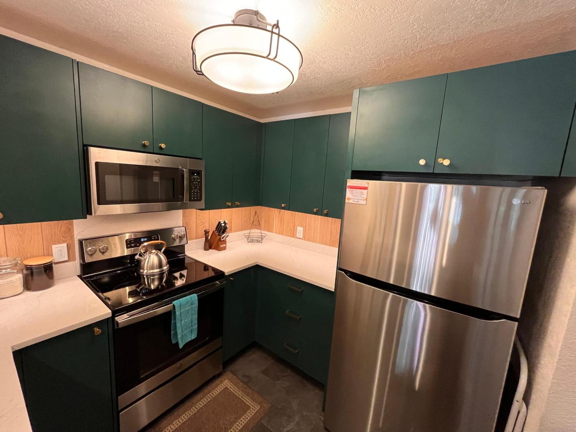 Tastefully Remodeled At Mammoth & Racquet Club, Hot Tub, Garage, 10 Min Walk To Lifts Apartment