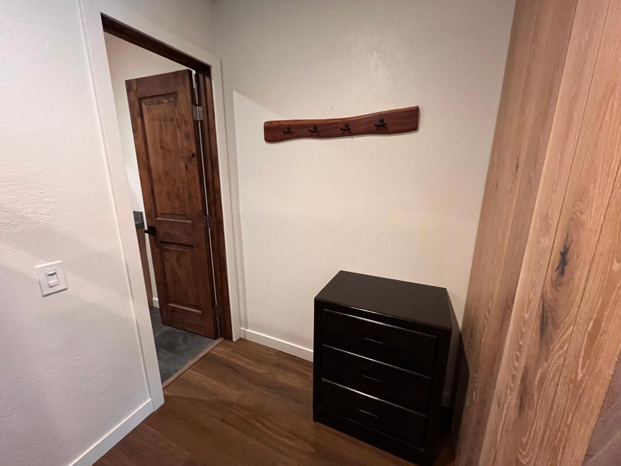 Apartment Tastefully Remodeled At Mammoth & Racquet Club, Hot Tub, Garage, 10 Min Walk To Lifts Mammoth Lakes