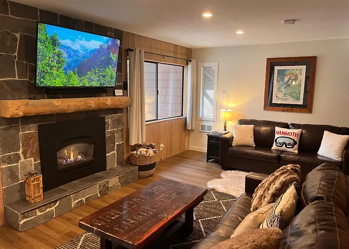 Tastefully Remodeled Condo At Mammoth Ski & Racquet Club, Hot Tub, Garage, 10 Min Walk To Ski Lifts