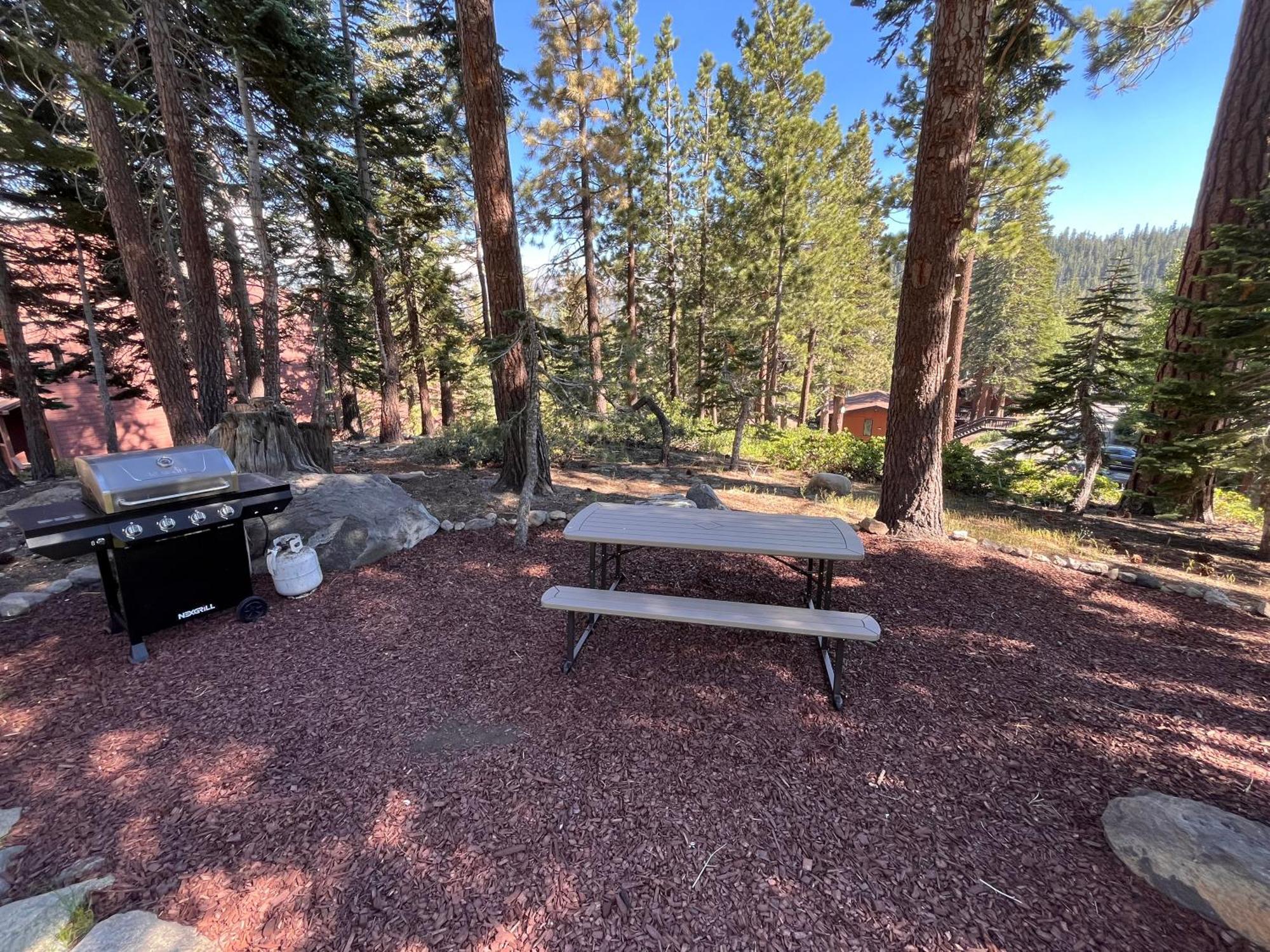 Tastefully Remodeled At Mammoth & Racquet Club, Hot Tub, Garage, 10 Min Walk To Lifts Mammoth Lakes