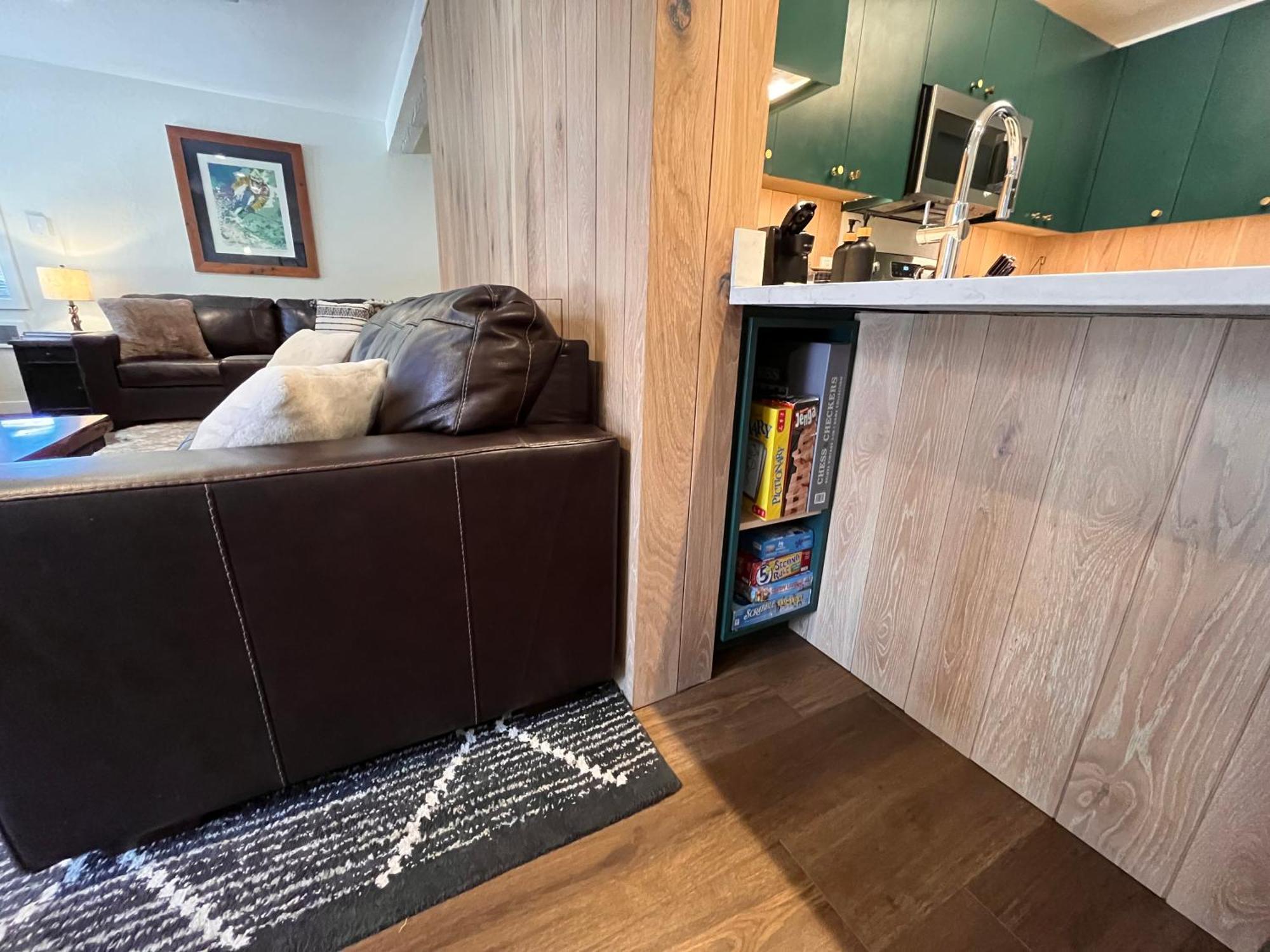 Apartment Tastefully Remodeled At Mammoth & Racquet Club, Hot Tub, Garage, 10 Min Walk To Lifts